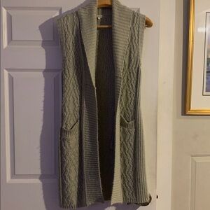 Gray knit Boston Proper sleeveless sweater jacket with gold shimmer Size Large